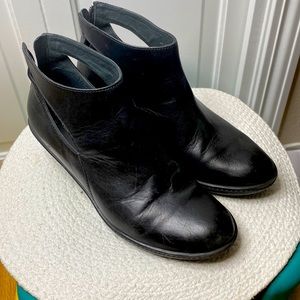 Dansko Black Leather Ankle Booties Bonita EU 41 Cut Out Back Zip Boots